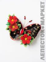 Брошь черная бабочка с красными цветами
